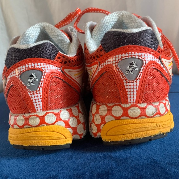 Women's New Balance Run Disney Minnie Mouse Running Shoes - Picture 6 of 12